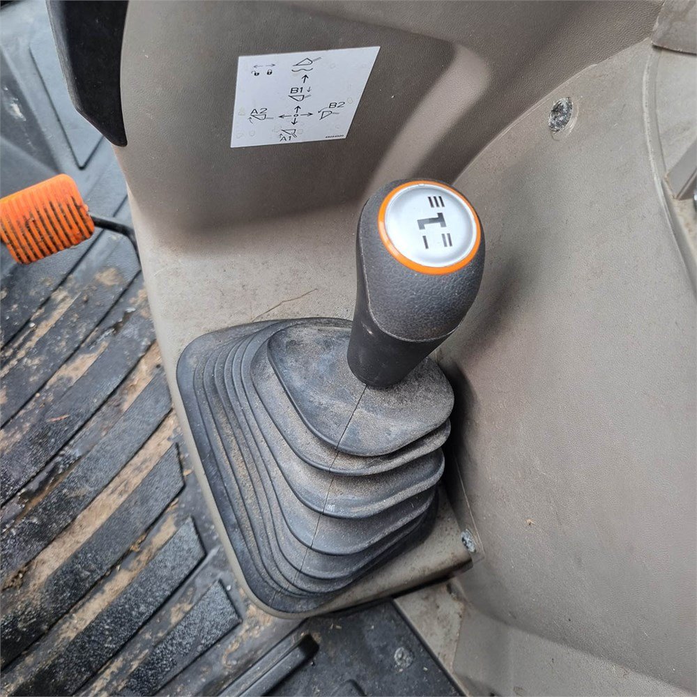 022c3683-d8a6-4bce-b54d-a4c4239773f8_largesize case ih 85 c farmall 85 ch 2021 460h