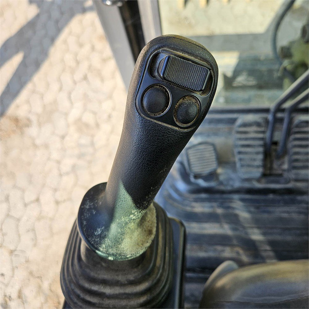 031d7306-9713-4e33-a061-7f34e2690561_largesize new holland e26c 2t6 916 h 2018