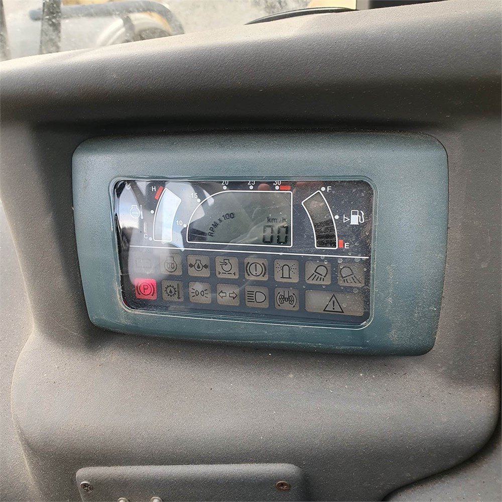 04cd54aa-7eb6-49fd-9d5f-26c574f1ccf7_largesize komatsu wh 716 – 16 m – 2 250 h – 2005