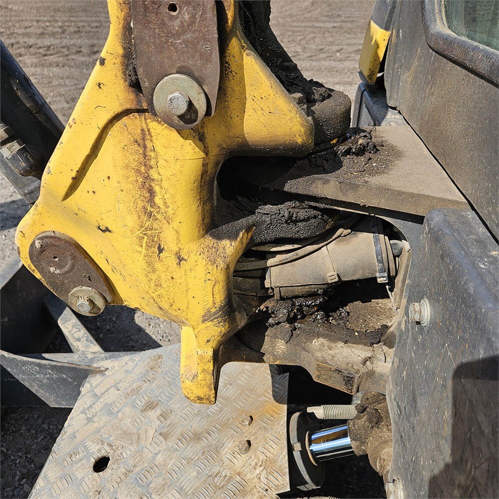 064ddc19-2b5d-4f6b-91a2-f0b2787b089d_largesize new holland e39 b 4t 2 786 h 2015