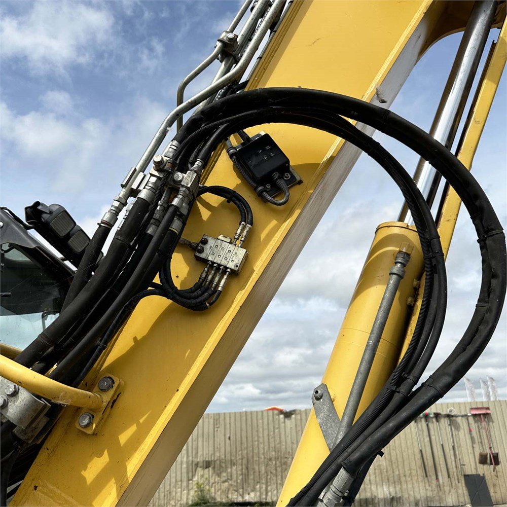 06d846a5-6e52-4bb9-9f20-eaeffcd9e97d_largesize komatsu pc88mr 8 8t8 5 250 h 2014