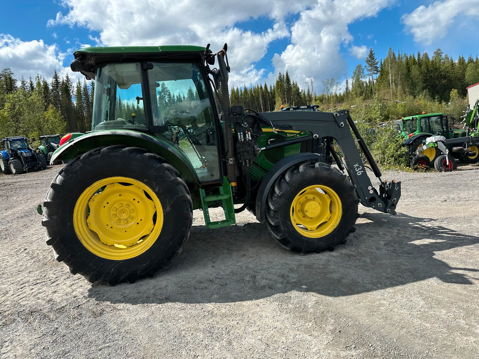 0ad3e229-6272-4f8c-8dc8-8130a9074bc2 john deere 5090r – 98 ch – 3 985 h – 2009
