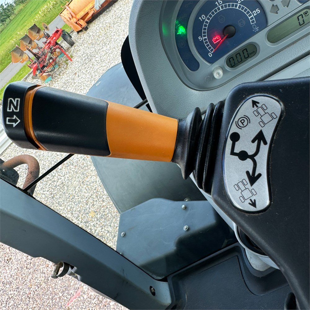 0b9b2847-46f5-4b14-a76b-f9c931e6f160_largesize new holland t 7.250 auto command – 200 ch – 2012 – 7 775 h