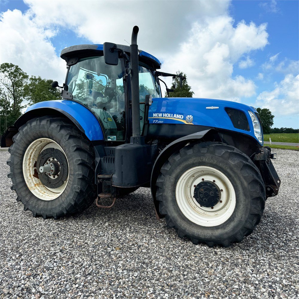 0bb5b34d-5c92-4a23-b363-db094dd50ab5_largesize new holland t 7.250 auto command – 200 ch – 2012 – 7 775 h