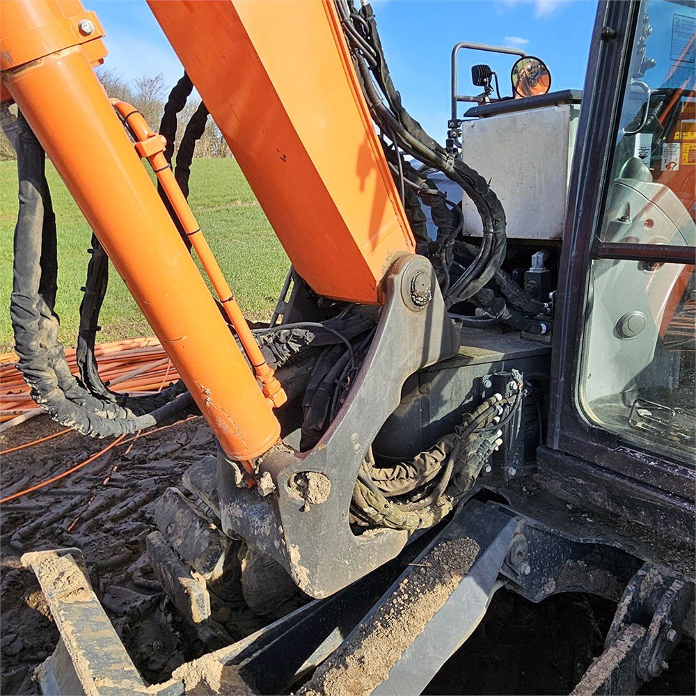 0bc8531b-adb7-47b5-8f3a-10a5b2d896da_largesize hitachi zx85usb 6 8t6 3 141 h 2020