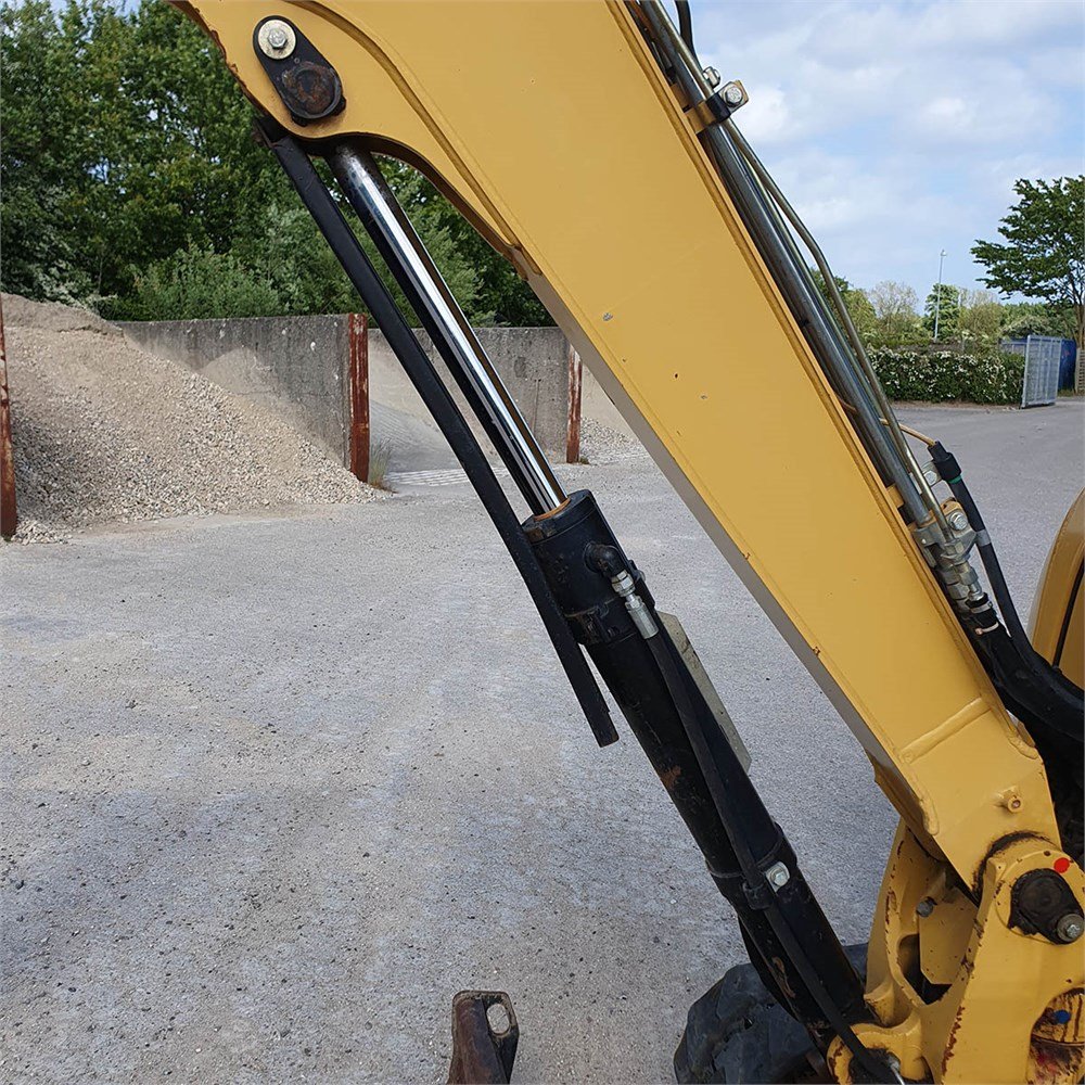 0c2b08fd-5f97-49a3-a461-dcaf0aef6bc3_largesize caterpillar 303.5 e cr 3t5 4 650 h 2012