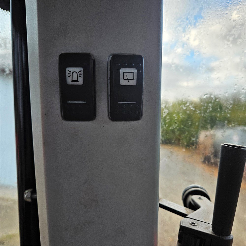 0dc98861-2722-47e4-8baa-feacc61041b3_largesize massey ferguson 5465 – 109 ch – 5 715 h – 2005