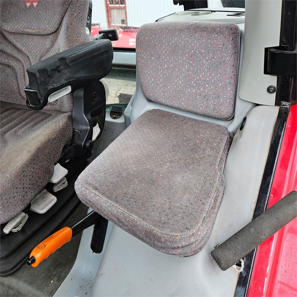 0ddabe79-d16d-4889-9b5a-e8b22da73734_largesize massey ferguson 6465 dyna 6 – 120 ch – 8 053 h – 2006