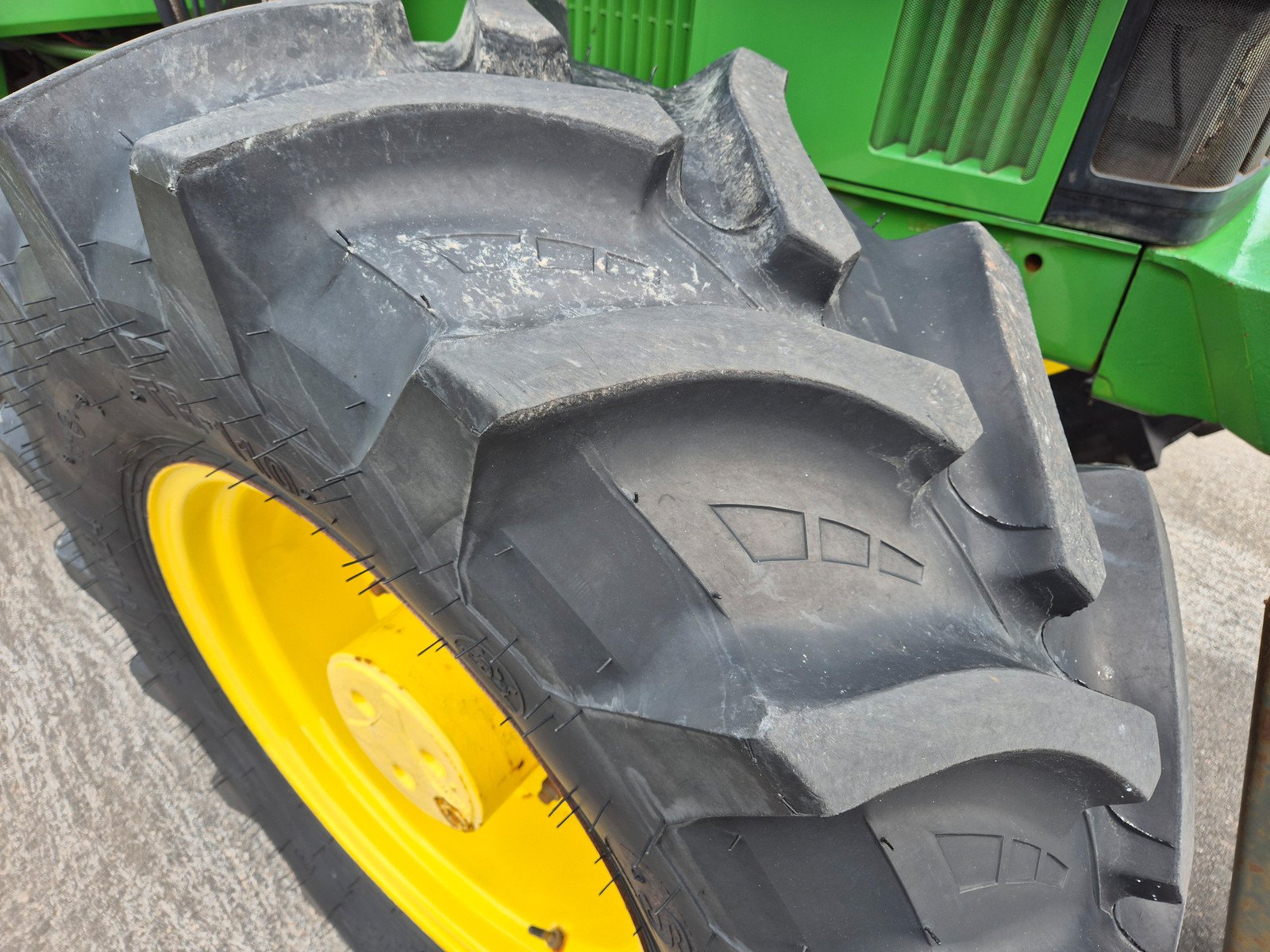 131c787a-b29e-43f8-8ffc-78cae51af532 john deere 6200 – 85 ch – 7 024 h – 1993