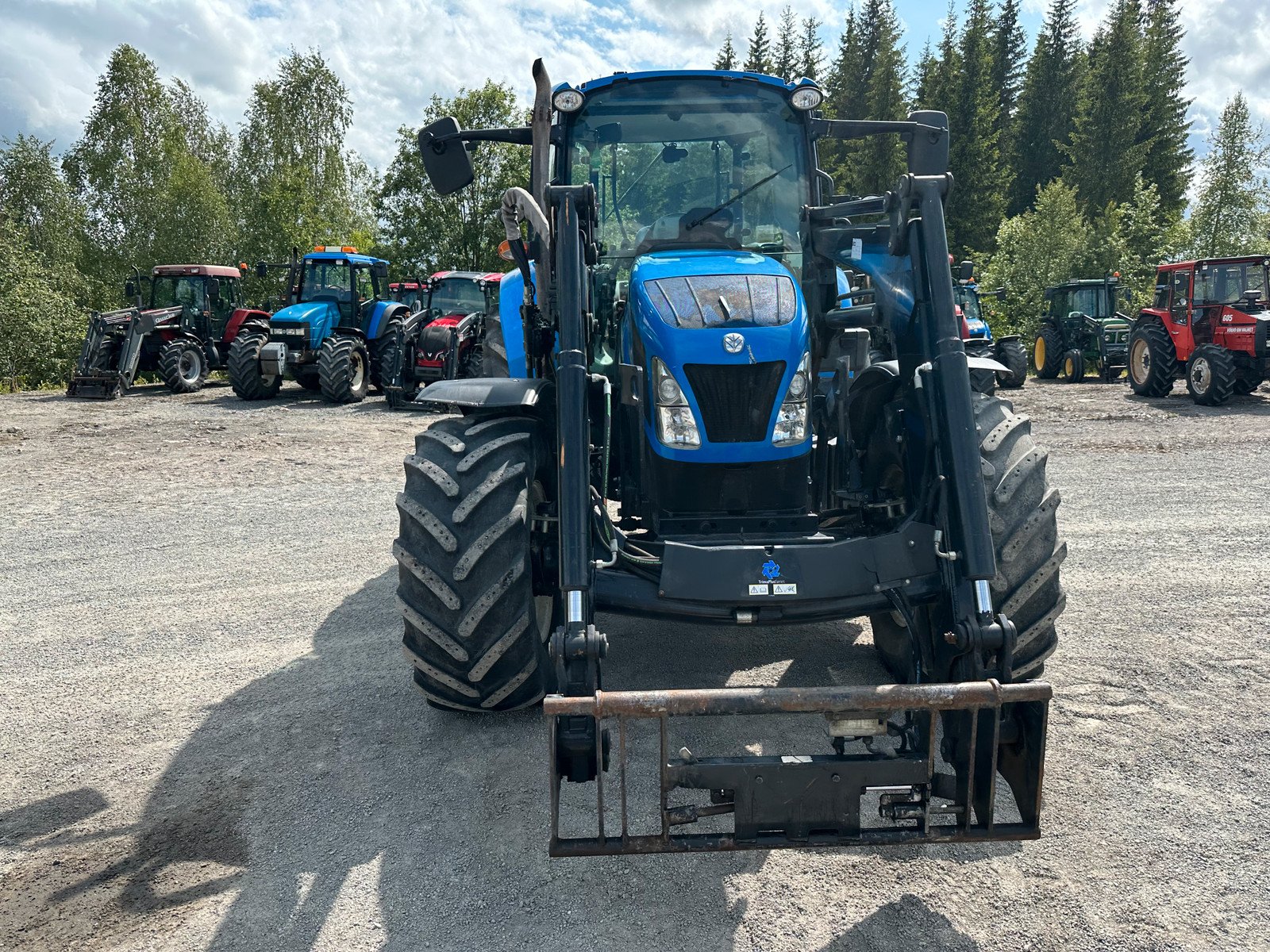 1737e234-de1d-4bcb-8eab-c8a1293e9322 new holland t5.115 – 115ch – 2 230 h – 2013