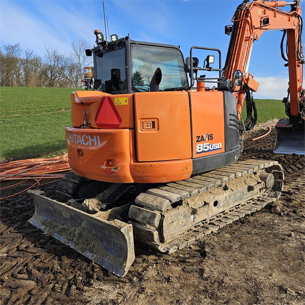 2251f2f3-696b-42a9-adaf-debfb511cd22_largesize hitachi zx85usb 6 8t6 3 141 h 2020