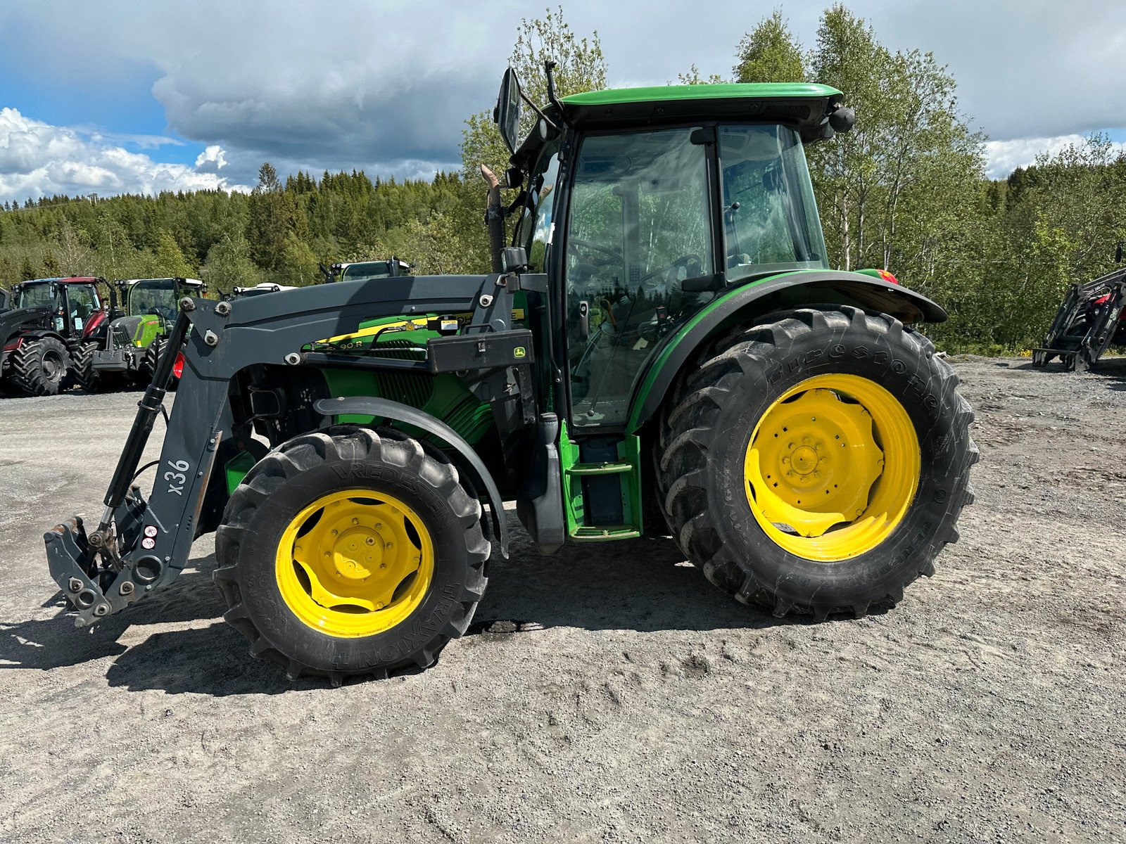 2283a172-d5d4-40f6-84fb-b7eb8ba4b3eb john deere 5090r – 98 ch – 3 985 h – 2009