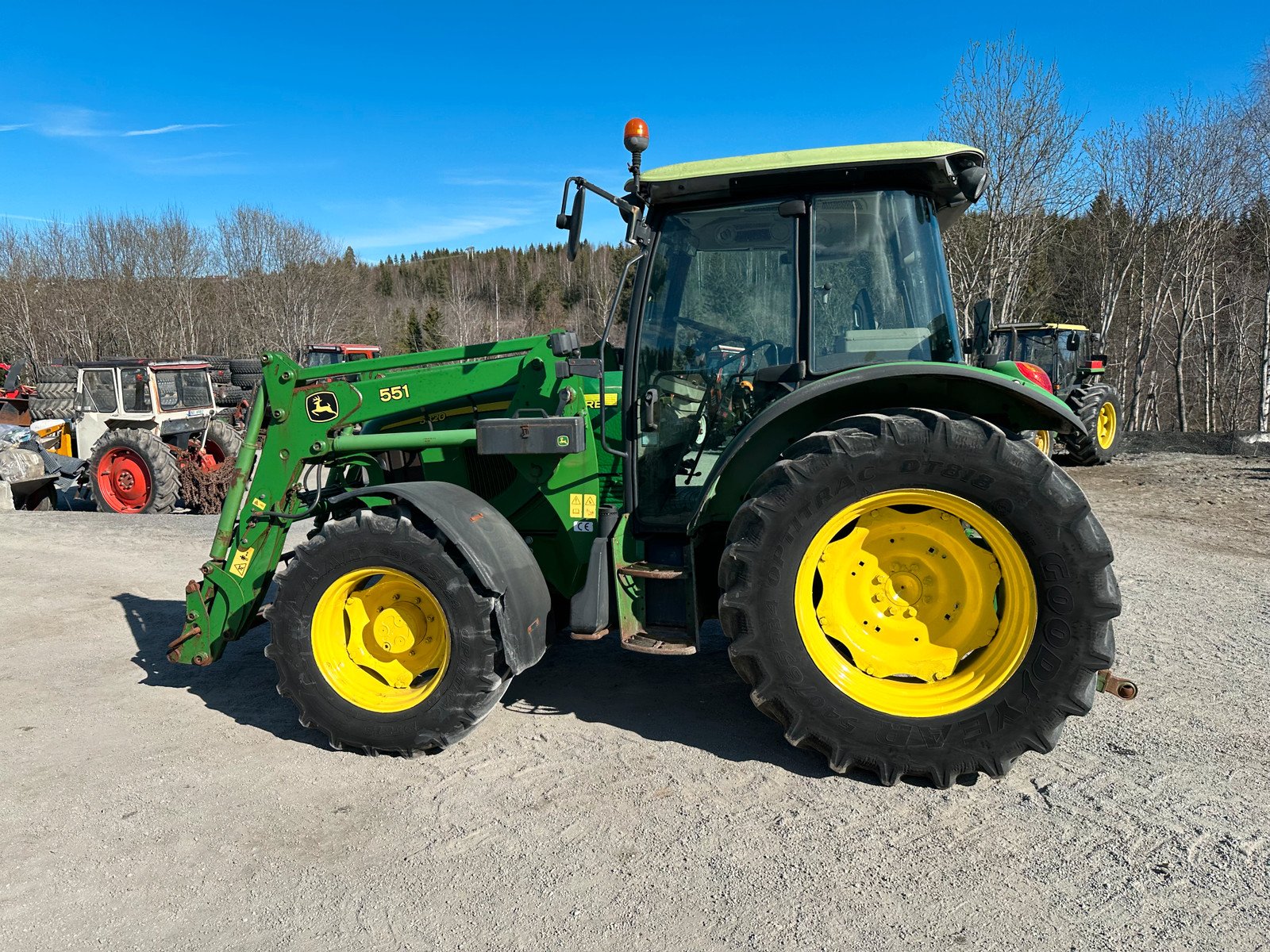 232a3f97-2ac2-496d-be82-0ecf8382f943 john deere 5820 88 ch 5 384 h 2005