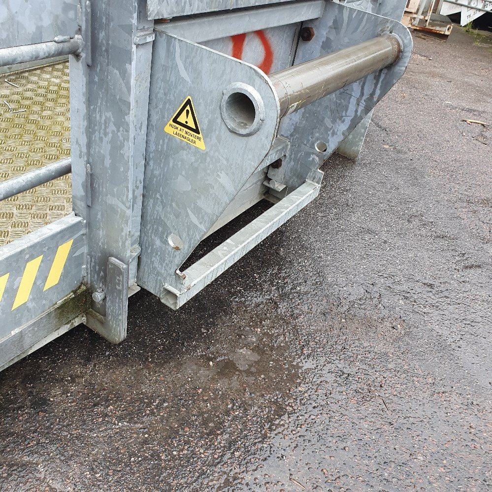 2440a46f-ddcb-445e-9e3c-3296856803ba_largesize manitou mt 1840 – 18 m – 4 200 h – 2008 (télécommande + panier)