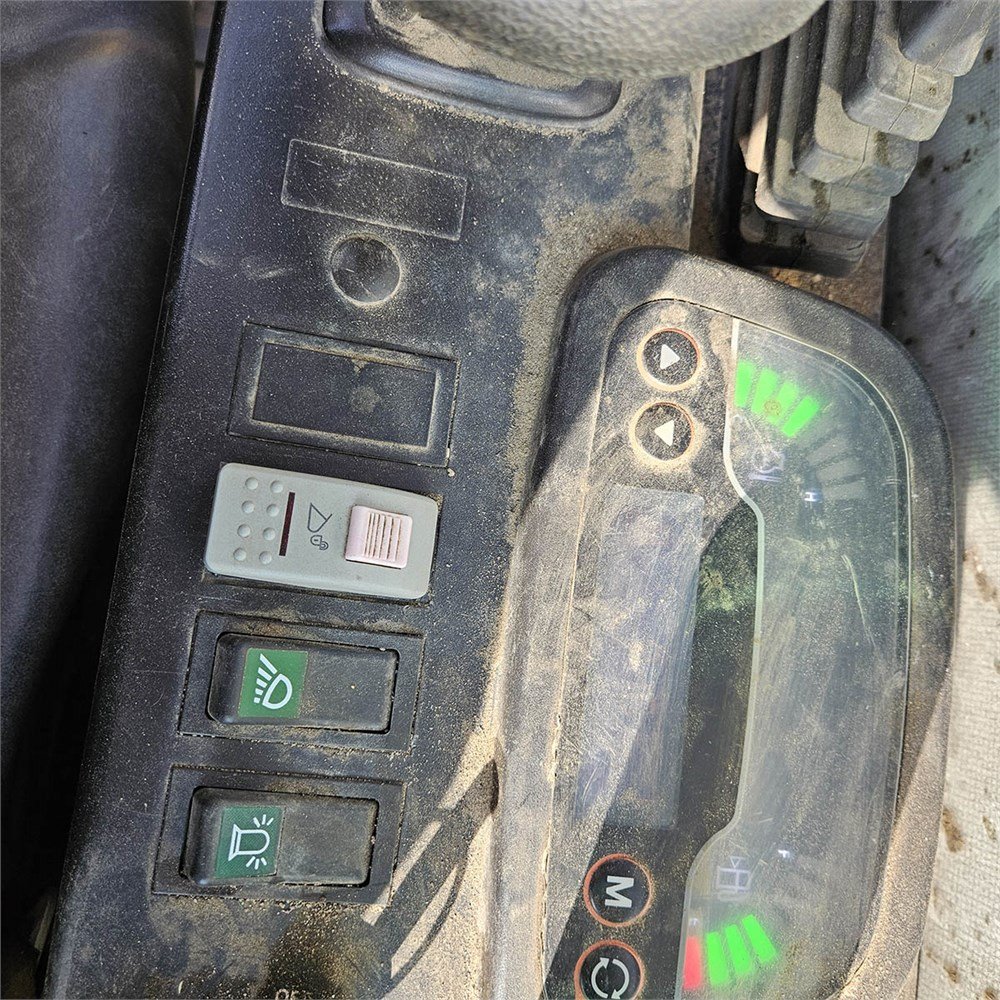 268aa80d-1515-4229-8938-762e38f4101d_largesize new holland e26c 2t6 916 h 2018