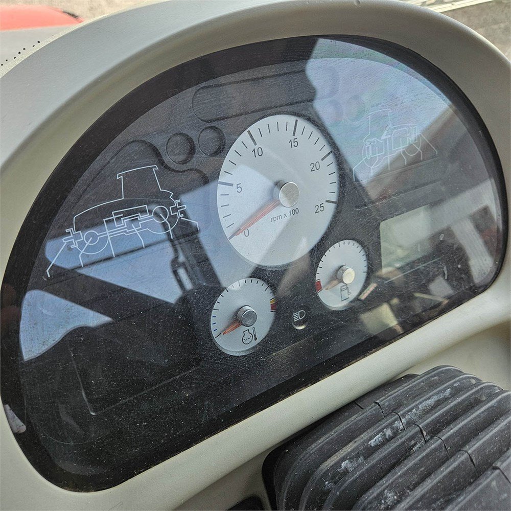 26d7ed23-4e5b-4b1f-b21f-71ff8317c733_largesize massey ferguson 6480 145 ch 8 574 h 2004