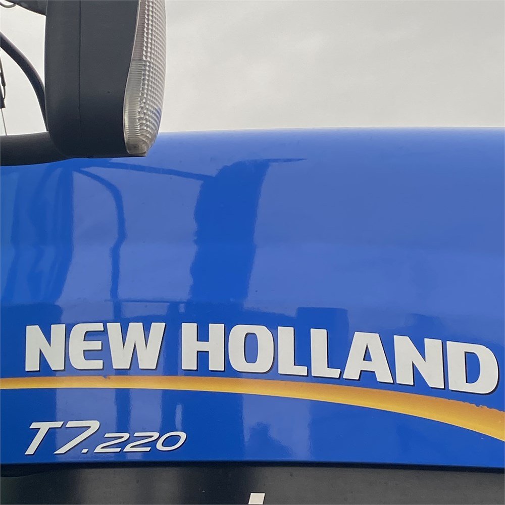 29e6f145-8e8c-4273-a562-650a3ef09832_largesize new holland t7.220 – 167 ch – 2013 – 6 308 h