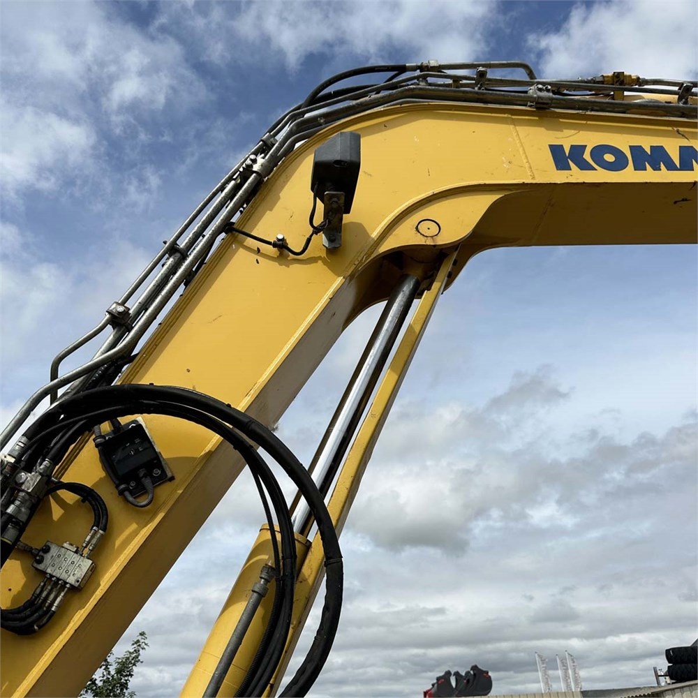 2a8bf868-80d1-4f34-805d-2ad3a6b305ac_largesize komatsu pc88mr 8 8t8 5 250 h 2014