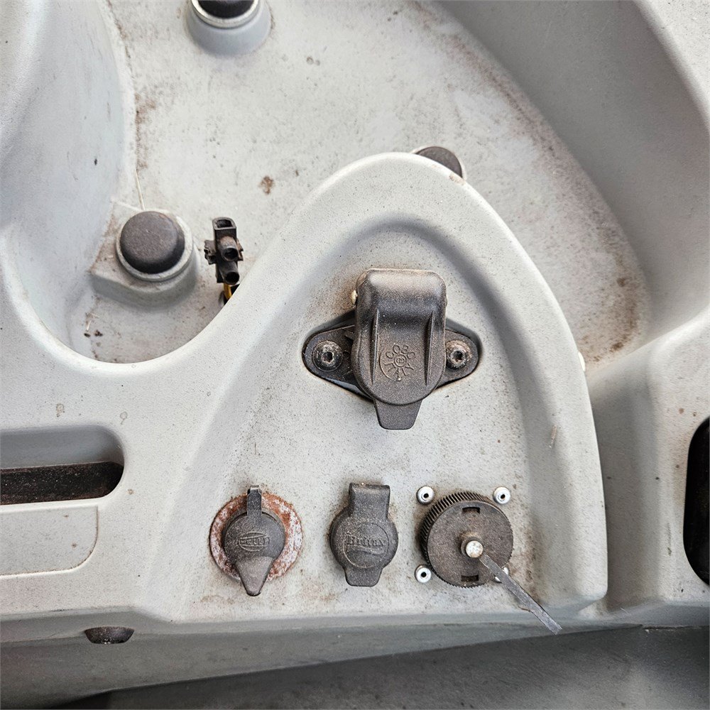 2c87a7c7-fe9c-4f6b-9d18-91fe90c9a0e3_largesize massey ferguson 5465 – 109 ch – 5 715 h – 2005