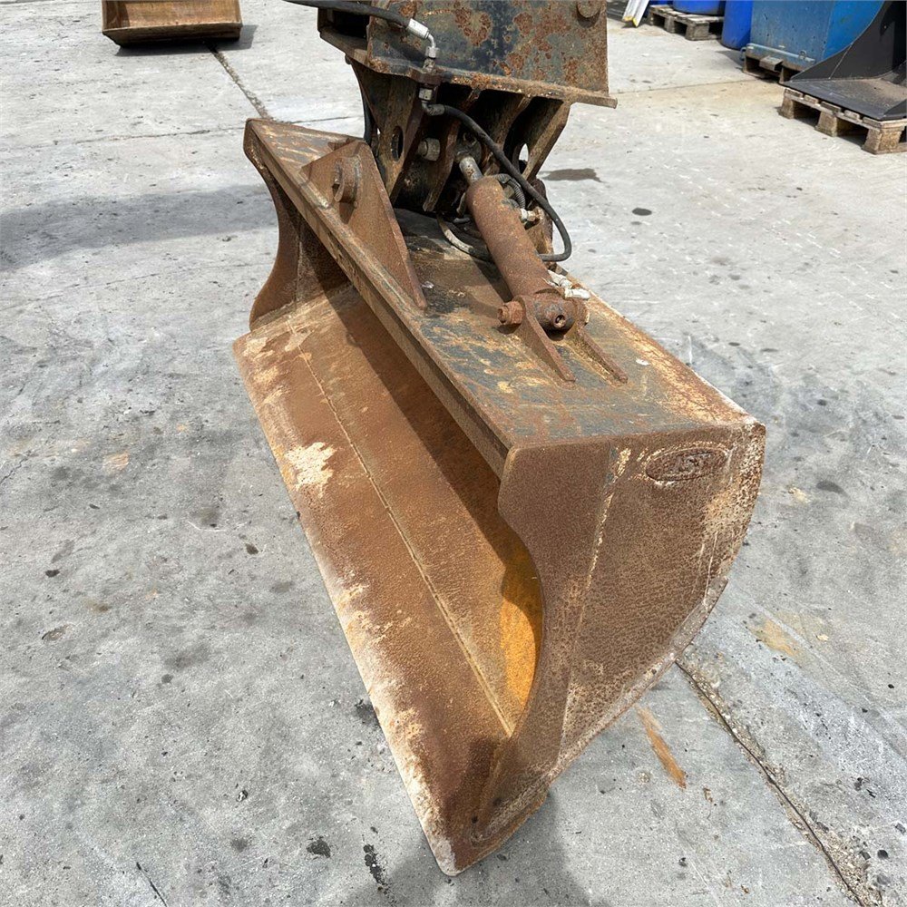 2d2f7284-a61d-4207-b89a-47e0a129f747_largesize komatsu pc88mr 8 8t8 5 250 h 2014