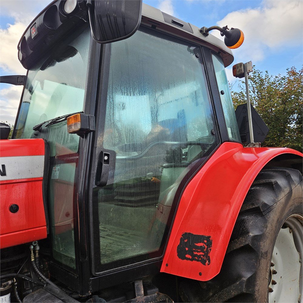 2dc3df37-c7ae-4208-afc3-b6714231128f_largesize massey ferguson 5465 – 109 ch – 5 715 h – 2005