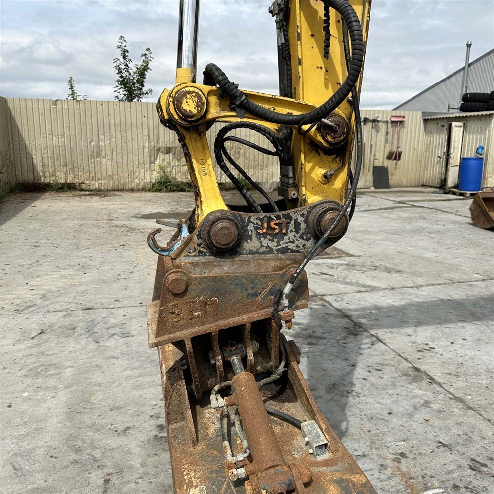 2e6f76c3-1675-4861-b01f-ccd7eae27246_largesize komatsu pc88mr 8 8t8 5 250 h 2014