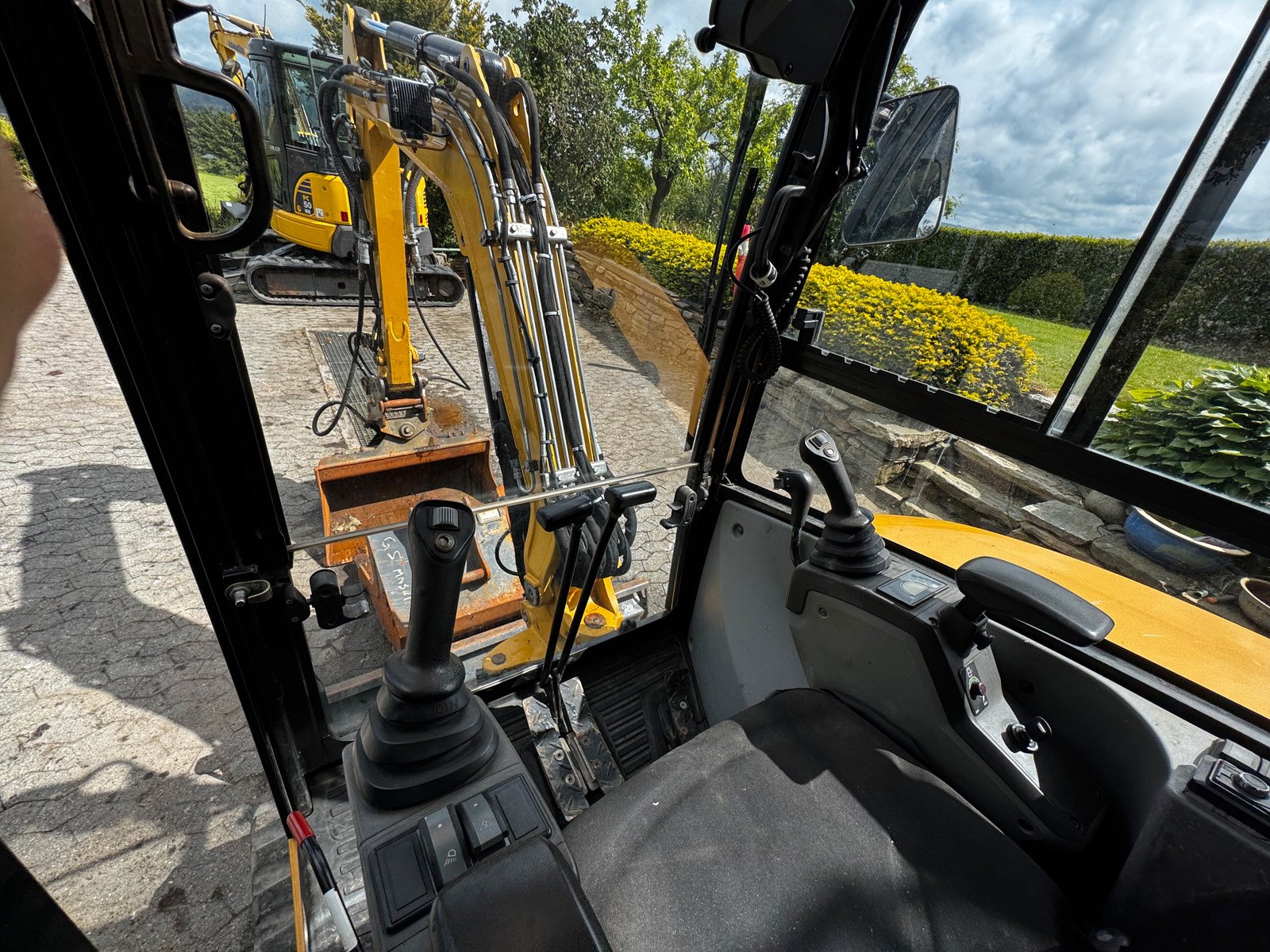 2e85588c-34f2-4ca2-8b94-c460c0b4612b caterpillar 302.7 2t7 5 786 h 2016