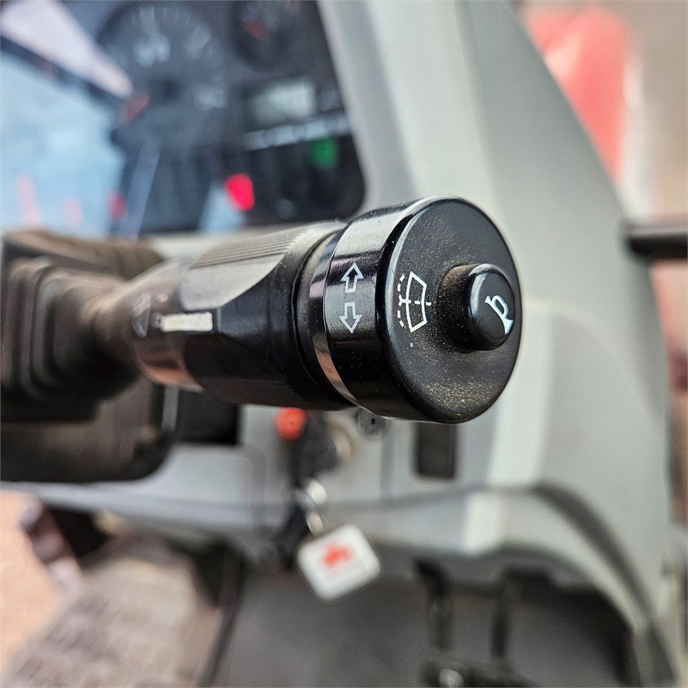 2f209a12-3275-4bf5-9865-c36f6d788806_largesize massey ferguson 5465 – 109 ch – 5 715 h – 2005