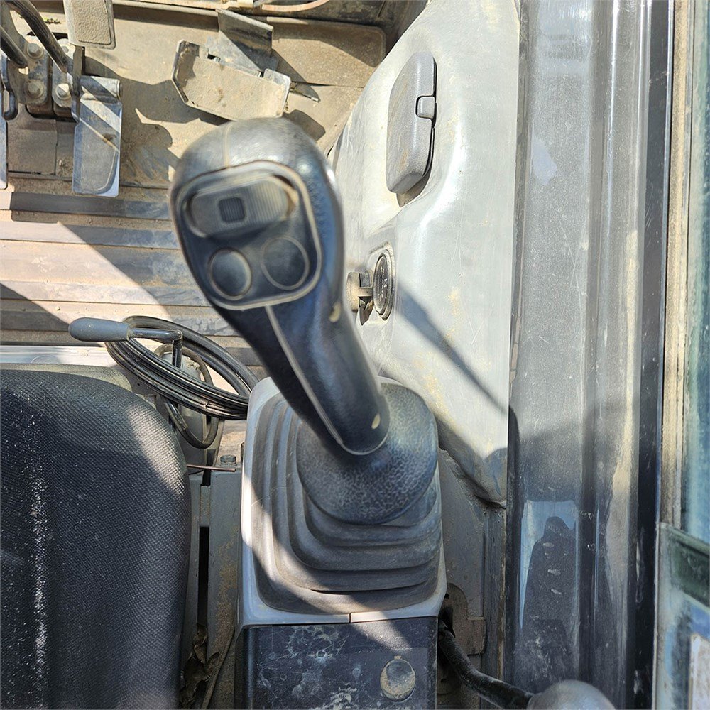 2f90b6d9-f357-4d4a-a044-e9ecd67e8179_largesize new holland e39 b 4t 2 786 h 2015