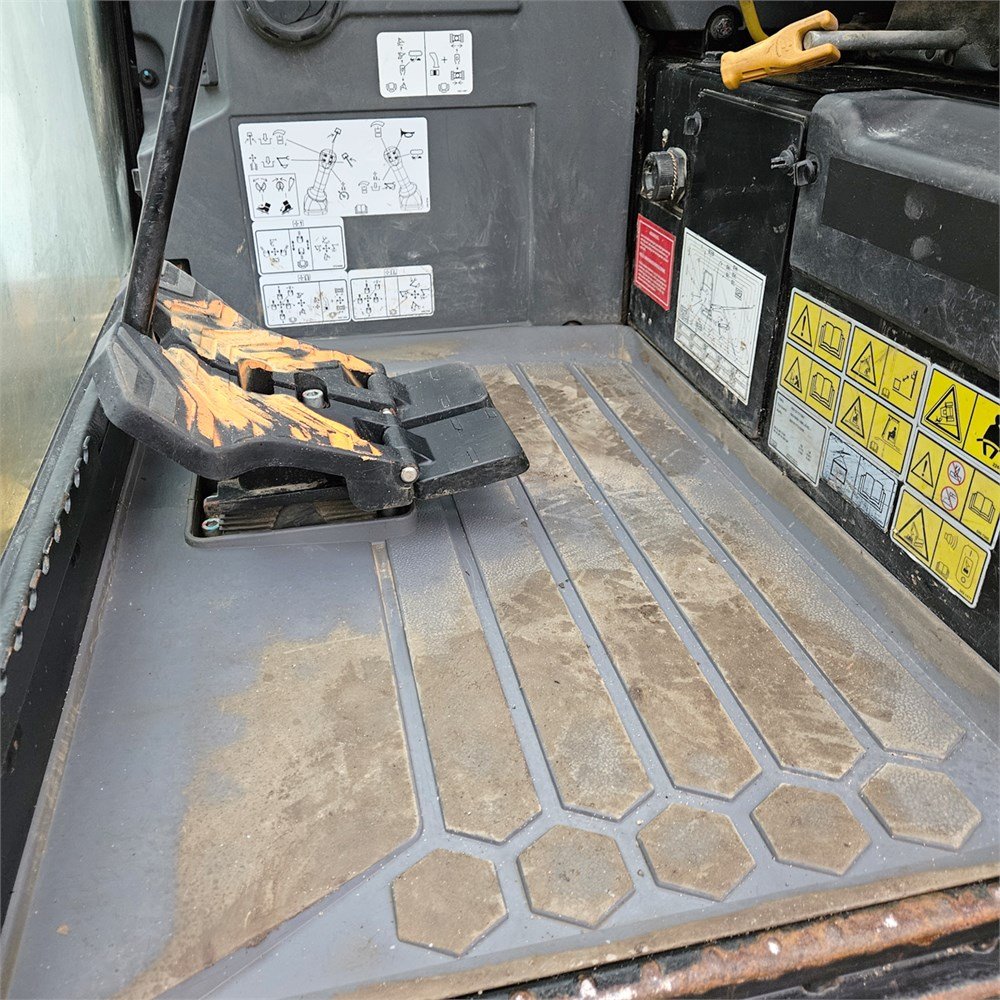 2fa0e81b-6495-45cb-b027-aeaaa12cfef0_largesize caterpillar 301.6 – 2t – 2 895 h – 2019