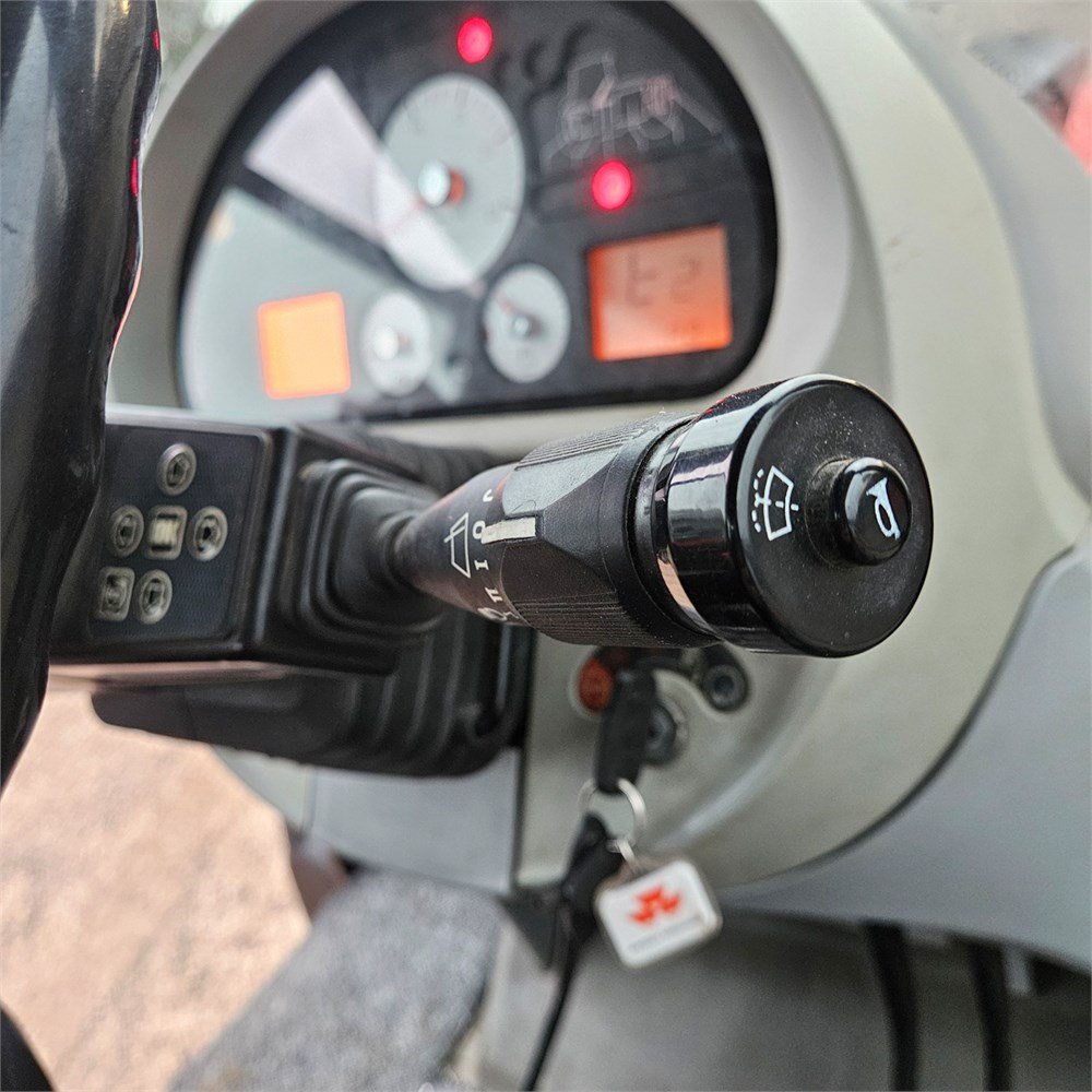 2fd219b7-a0b2-42f5-9c3c-354fbb38d940_largesize massey ferguson 6465 dyna 6 – 120 ch – 8 053 h – 2006