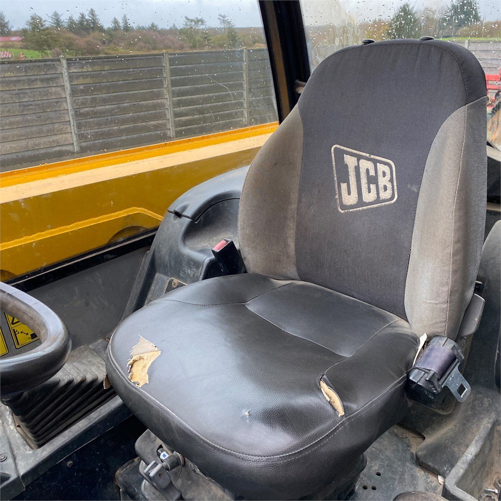 30ee269d-c929-4380-ad6e-e737e087908f_largesize jcb 531 70 – 7 m – 5 000 h – 2006