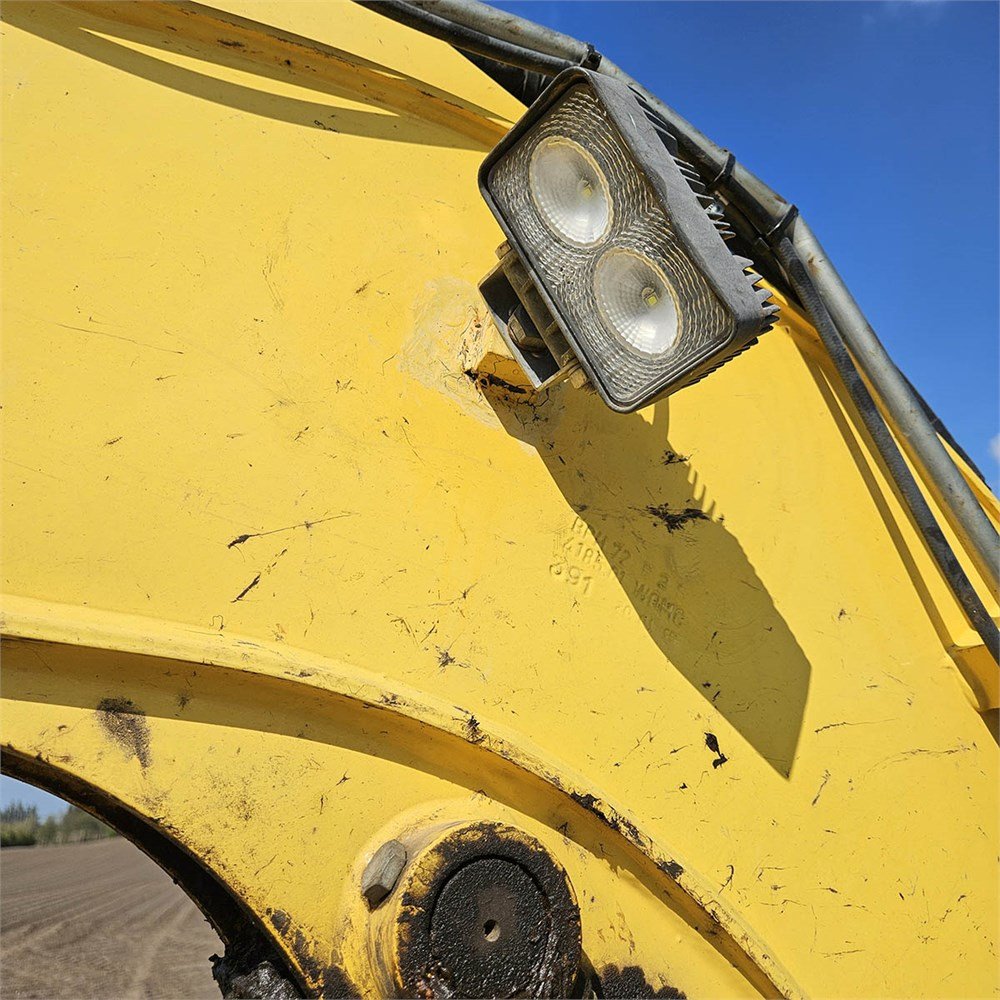 31f20de6-1b0b-409f-8c68-4e37eb15b5b7_largesize new holland e39 b 4t 2 786 h 2015