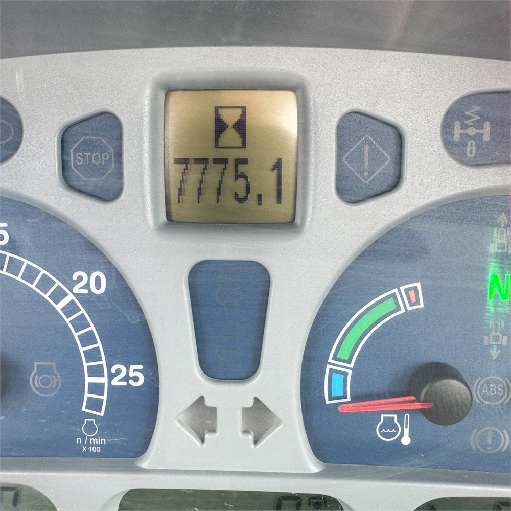 3465f913-c1ec-413d-bb06-922bfbba0434_largesize new holland t 7.250 auto command – 200 ch – 2012 – 7 775 h