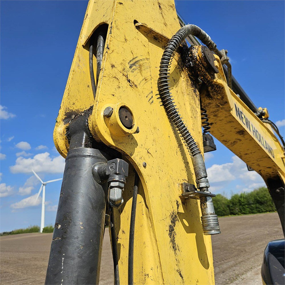 3c4af32f-71db-4fbc-8775-5efb9c8669ea_largesize new holland e39 b 4t 2 786 h 2015