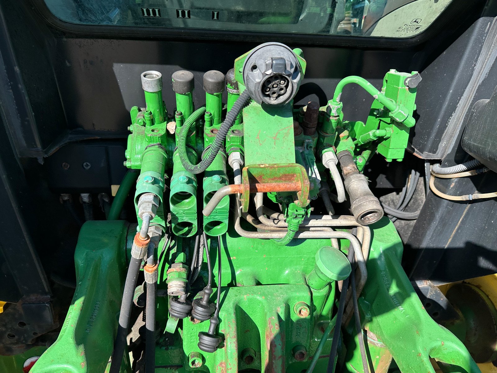 40bf7e8b-a4bf-4732-b898-21b96d834768 john deere 5820 88 ch 5 384 h 2005