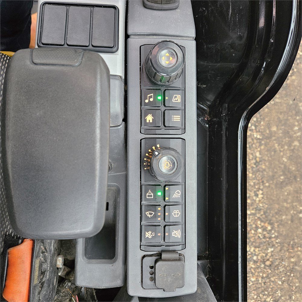 41a2ff85-6fe4-4ee8-8cbb-7270e0c39fc6_largesize caterpillar 301.6 – 2t – 2 895 h – 2019