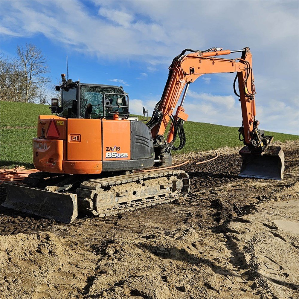42cf7776-94b5-4c60-9be2-8938b71a51df_largesize hitachi zx85usb 6 8t6 3 141 h 2020