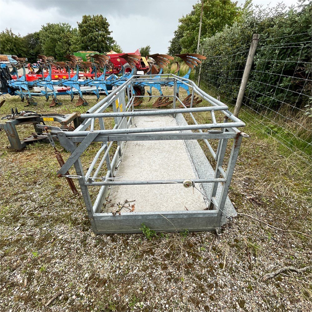 44f6db54-5090-4c67-ad2c-1b5c87a3c1dd_largesize new holland lm 1740 – 17 m – 5 200 h – 2003