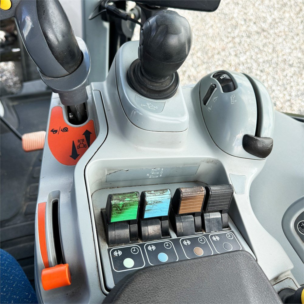 4abc2d70-80e7-4615-aa52-906b5c7acef5_largesize new holland t 7.250 auto command – 200 ch – 2012 – 7 775 h