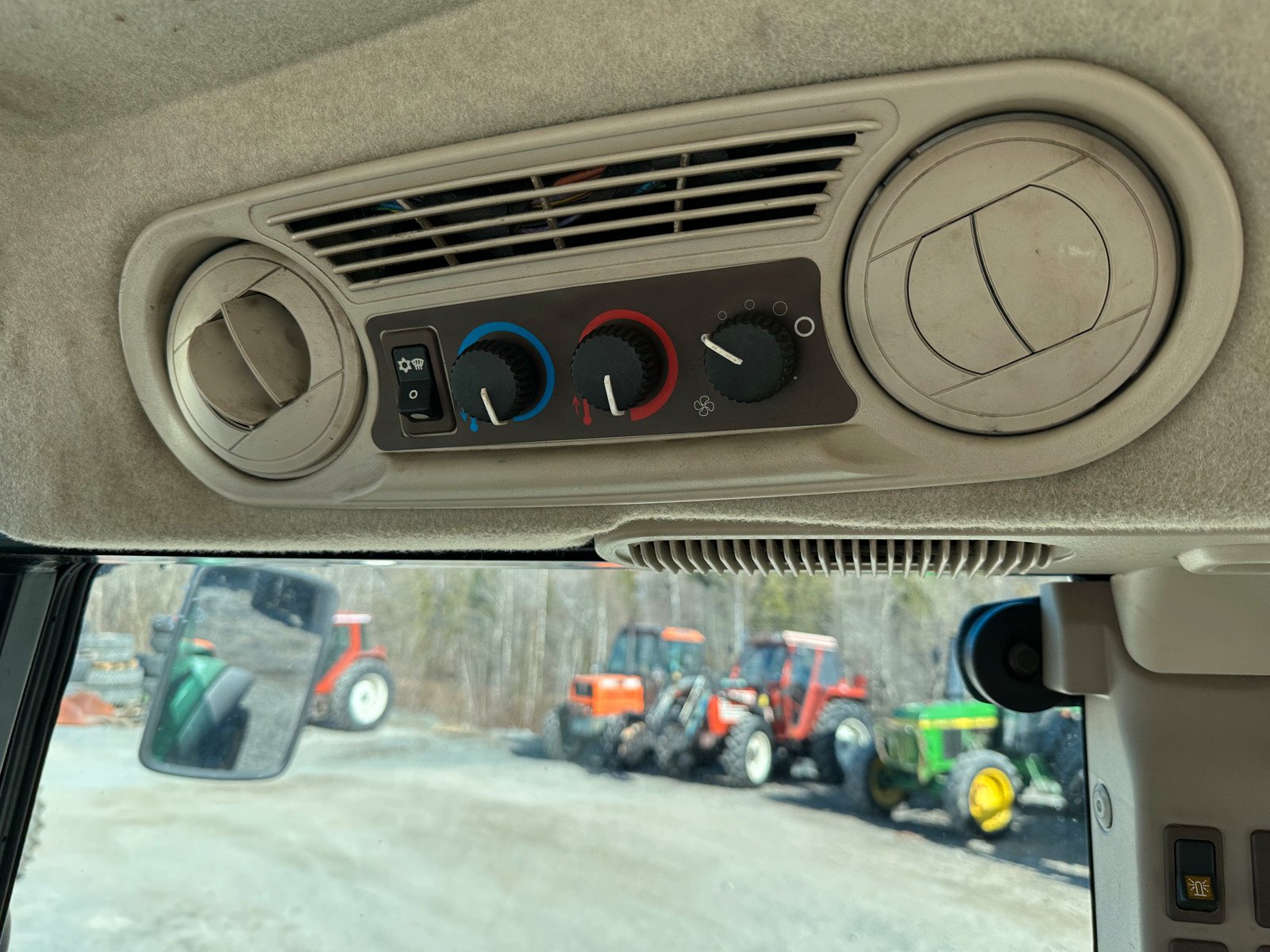 4d2ddf3c-c7ea-4380-81f5-7f4e9a365e92 john deere 5820 88 ch 5 384 h 2005