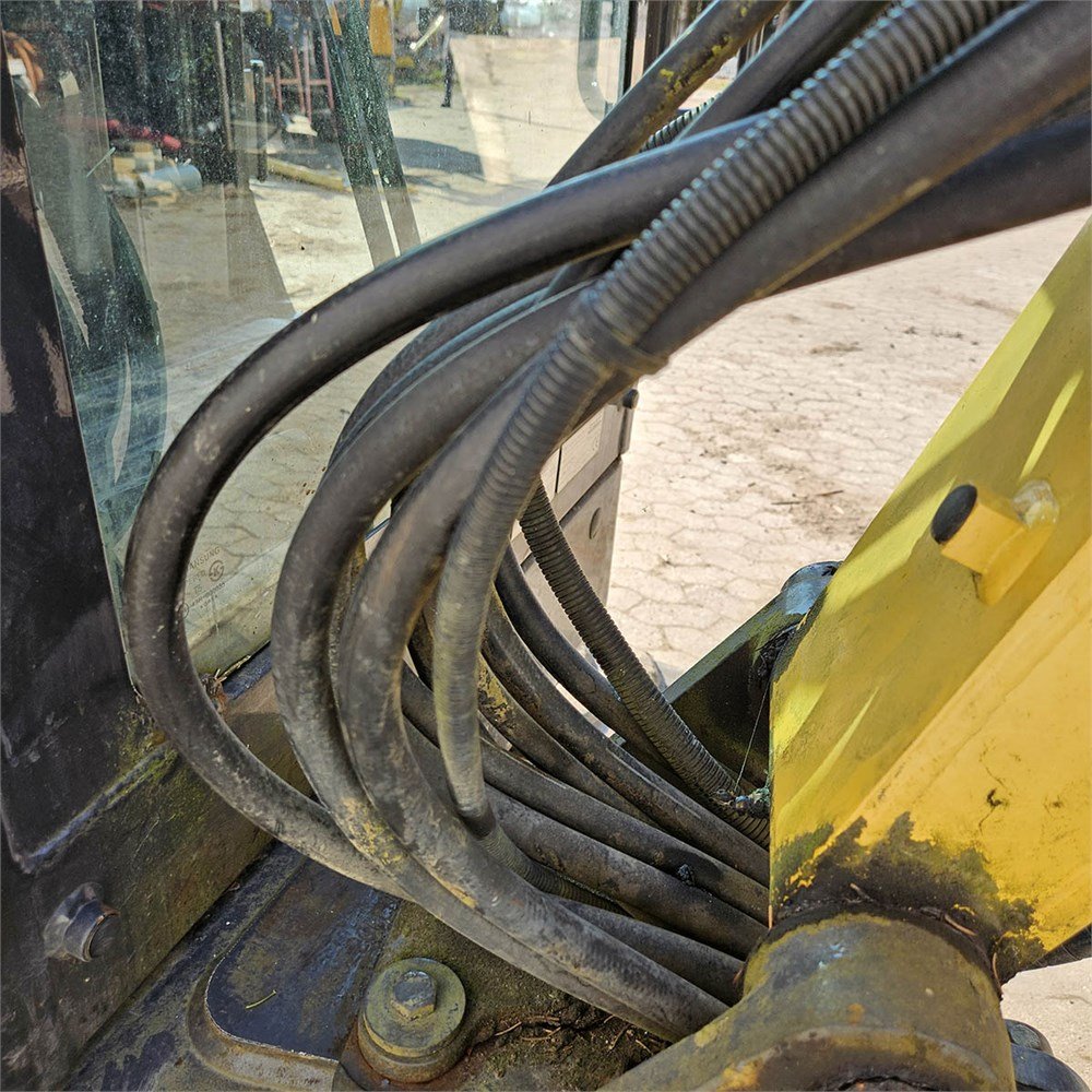 501b6c3d-7bb2-4dda-af97-cb3833819bb5_largesize new holland e26c 2t6 916 h 2018