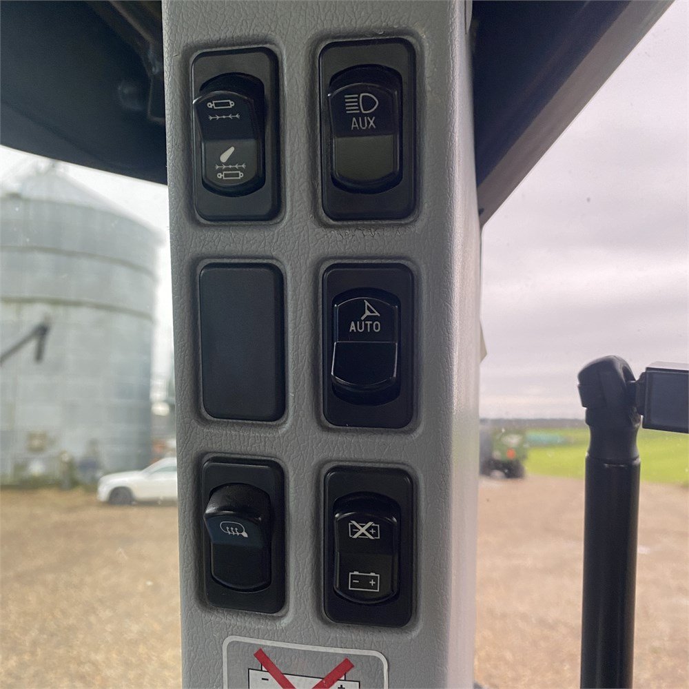 502cf7d5-7262-4318-a26d-46c67c5eba63_largesize new holland t7.220 – 167 ch – 2013 – 6 308 h