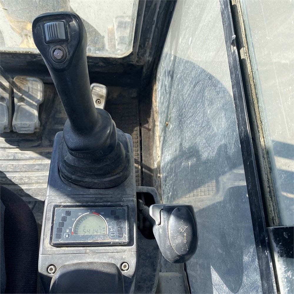 56ab9c76-89ec-4417-b15d-aaf59eee0748_largesize caterpillar 302.2d – 2t2 – 5 415 h – 2013