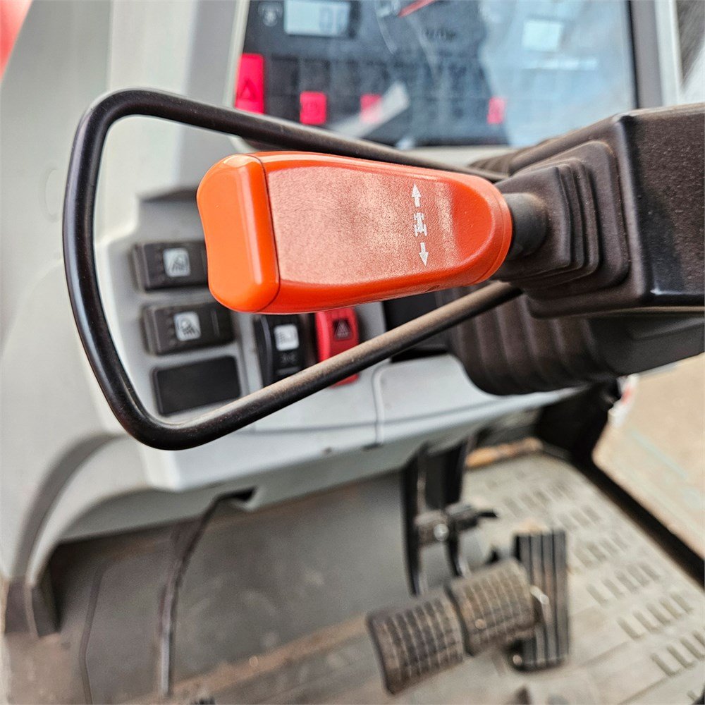 5ab556db-d10e-4ea6-91a3-62dfaa7cfda5_largesize massey ferguson 5465 – 109 ch – 5 715 h – 2005