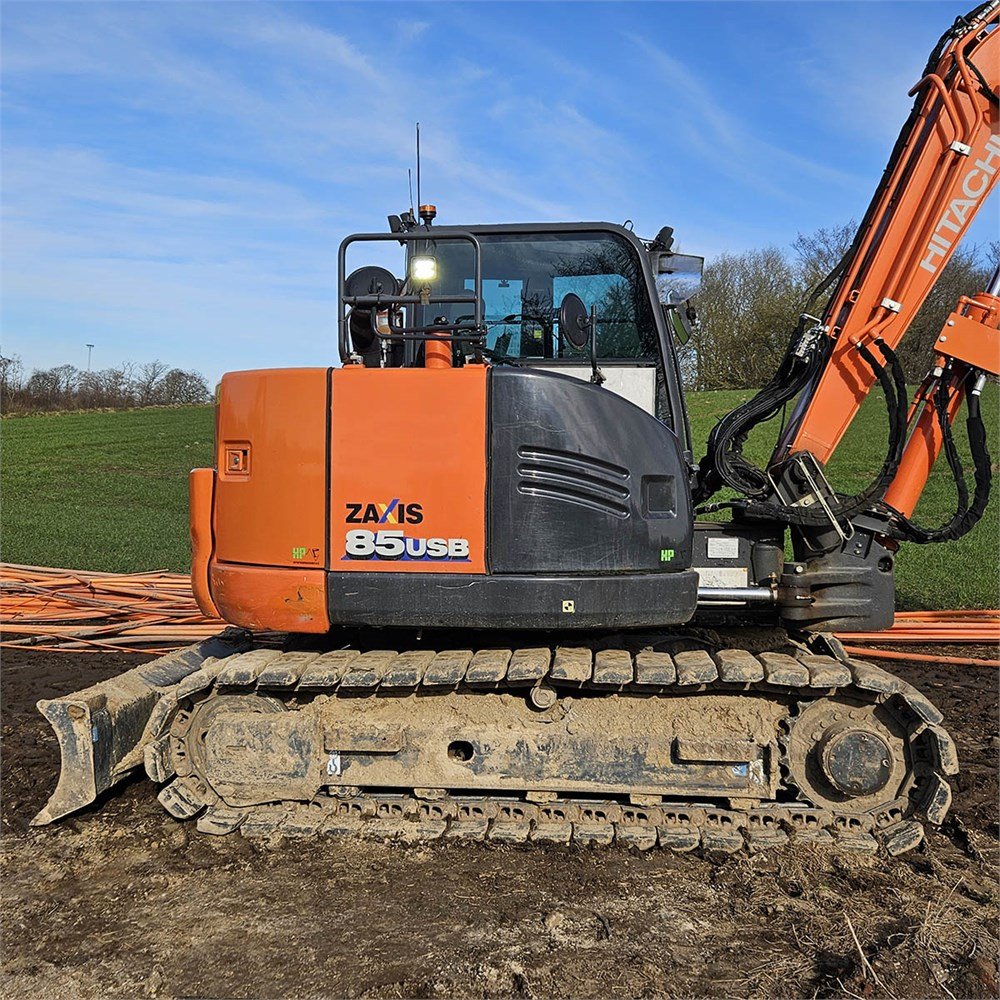 600f5645-299e-4605-8f2e-961b97f9852c_largesize hitachi zx85usb 6 8t6 3 141 h 2020