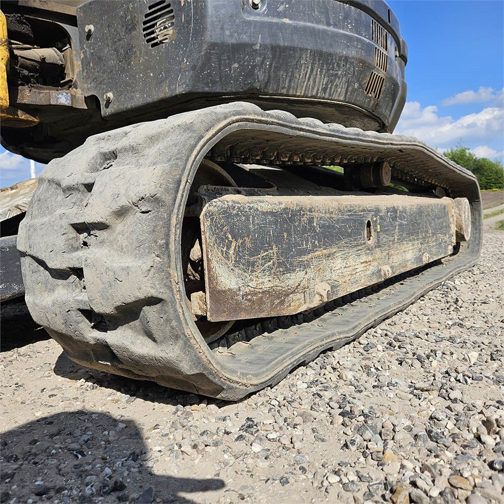 622f6e2c-cd86-4cfc-baed-c6703b51c5db_largesize new holland e39 b 4t 2 786 h 2015