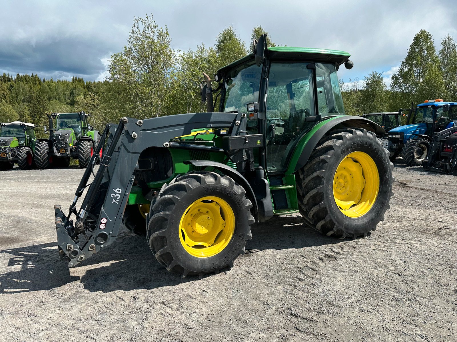 64d353b9-6bfb-41ed-a69c-6d801248b5c2 john deere 5090r – 98 ch – 3 985 h – 2009
