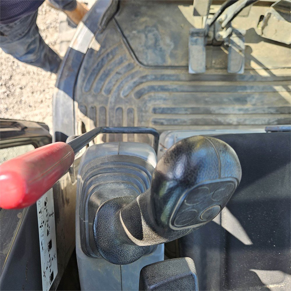 658c43b3-e279-4e94-96f3-23852e632b6b_largesize new holland e39 b 4t 2 786 h 2015