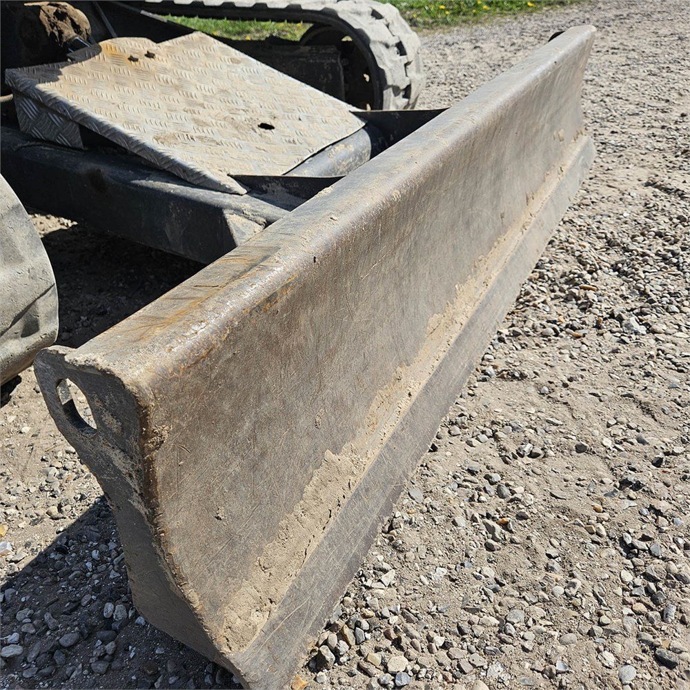 68128f08-2995-4c3e-9859-717c16a96e20_largesize new holland e39 b 4t 2 786 h 2015